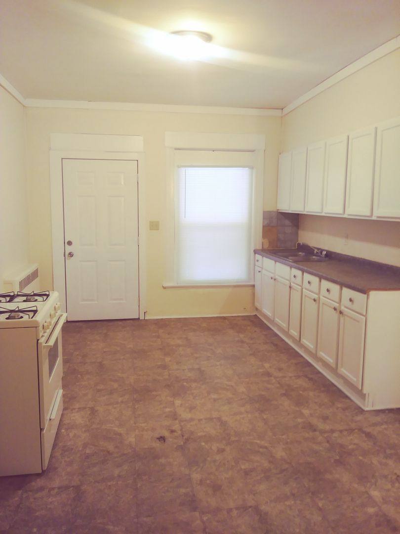 Apartment for rent at 301-303 N Longwood St, Rockford, IL 61107
