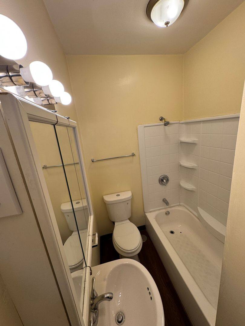 Apartment for rent at 301-303 N Longwood St, Rockford, IL 61107