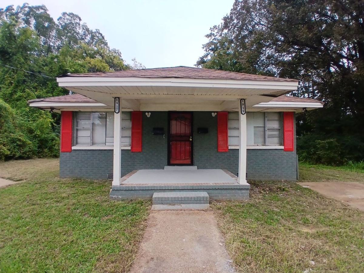 House for rent at 1917 Farrington St, Memphis, TN 38109