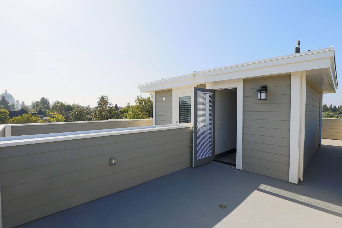 Townhouse for rent at 2684 Orchard Ave, Los Angeles, CA 90007