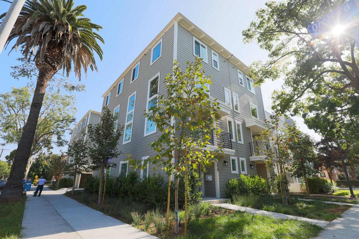 Townhouse for rent at 2684 Orchard Ave, Los Angeles, CA 90007