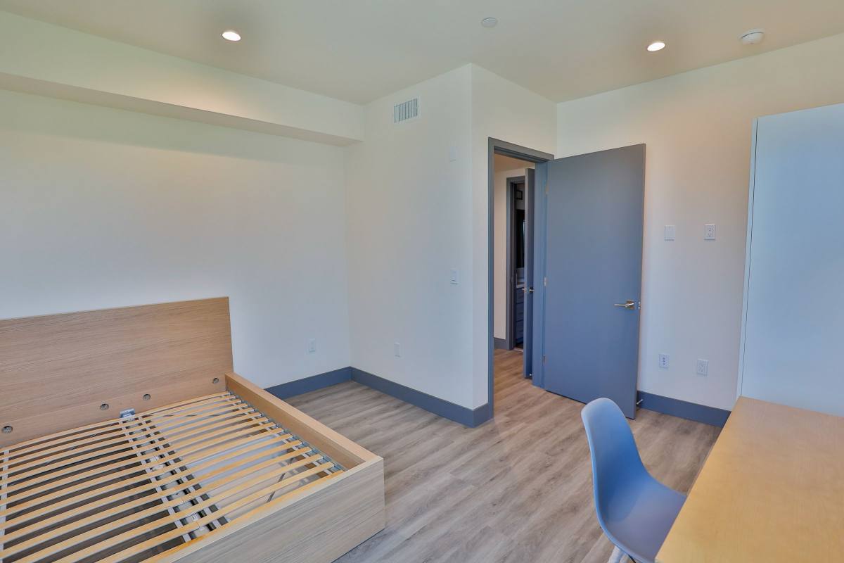 Townhouse for rent at 1155 W 36th Place, Los Angeles, CA 90007