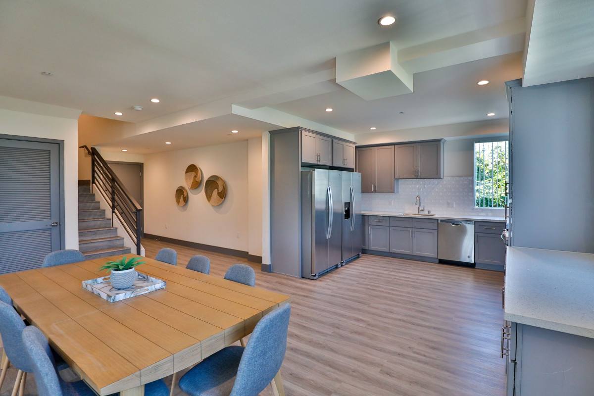 Townhouse for rent at 1155 W 36th Place, Los Angeles, CA 90007