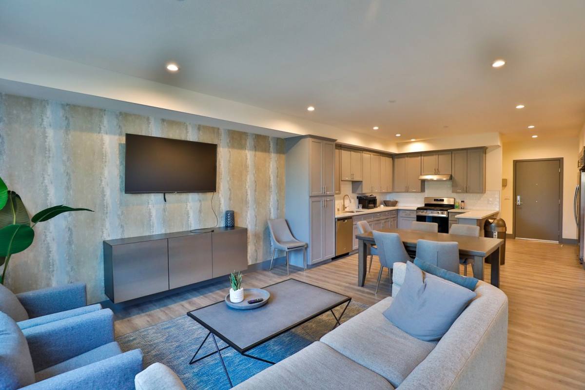 Townhouse for rent at 1155 W 36th Place, Los Angeles, CA 90007