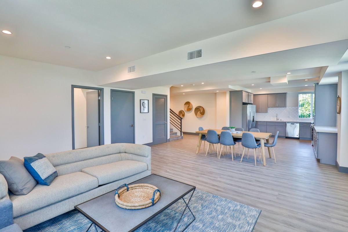 Townhouse for rent at 1155 W 36th Place, Los Angeles, CA 90007