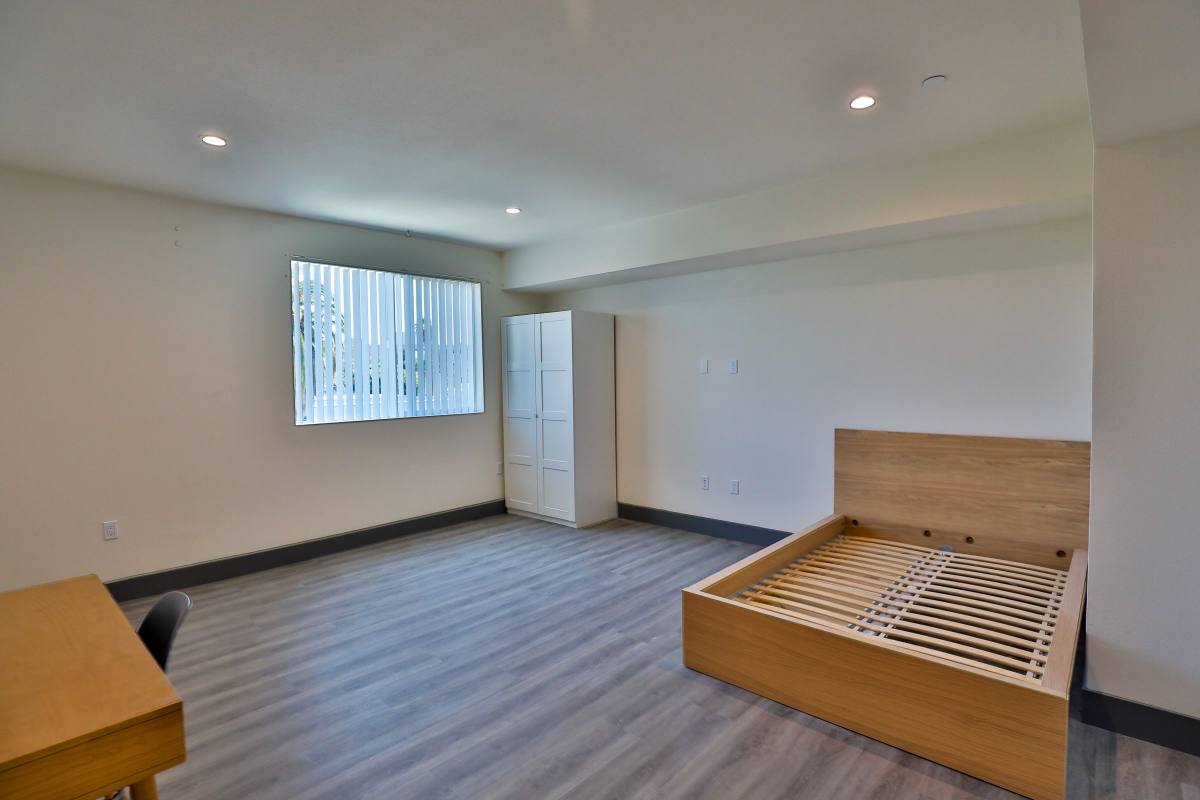 Townhouse for rent at 1155 W 36th Place, Los Angeles, CA 90007