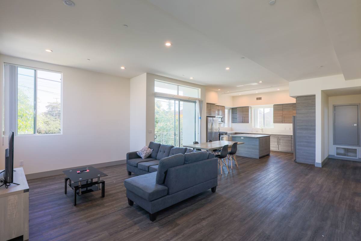 Townhouse for rent at 1208 W 25th St, Los Angeles, CA 90007