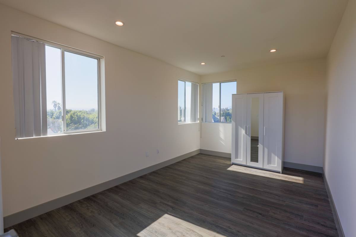 Townhouse for rent at 1208 W 25th St, Los Angeles, CA 90007