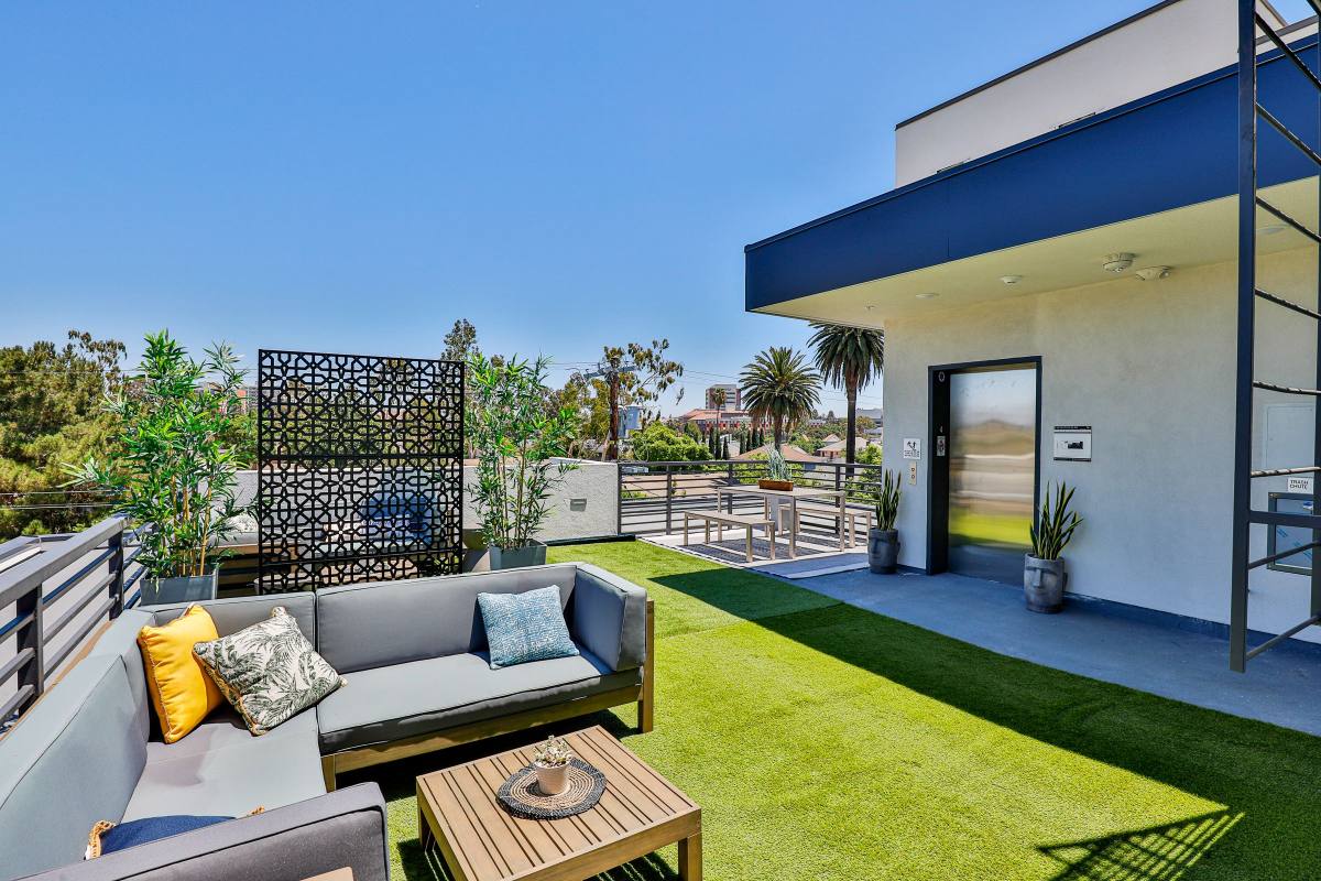 Apartment for rent at 3431 S Catalina St, Los Angeles, CA 90007