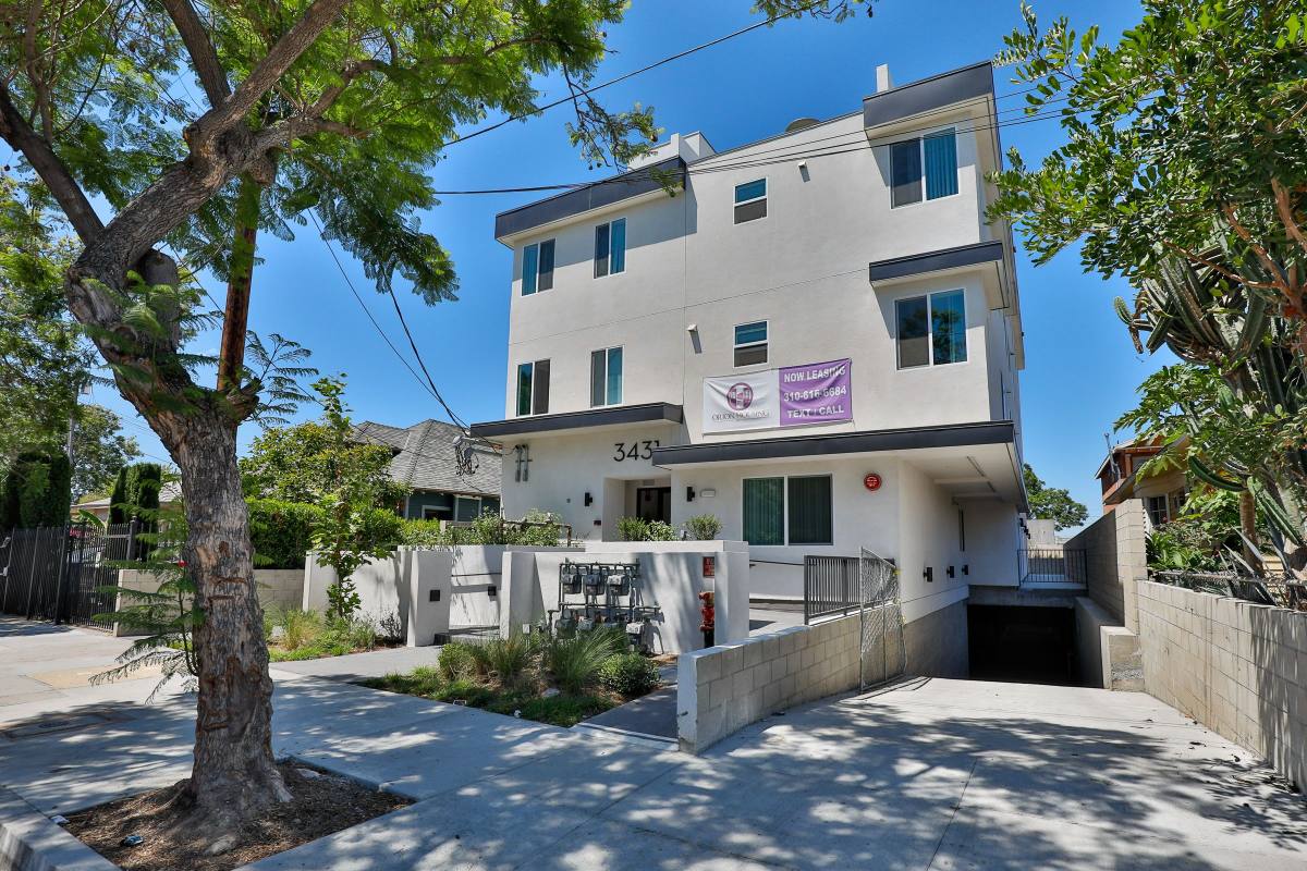 Apartment for rent at 3431 S Catalina St, Los Angeles, CA 90007