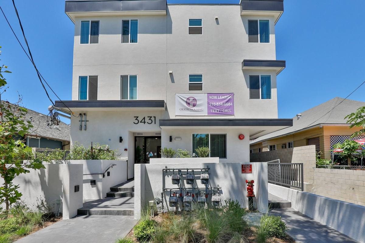 Apartment for rent at 3431 S Catalina St, Los Angeles, CA 90007