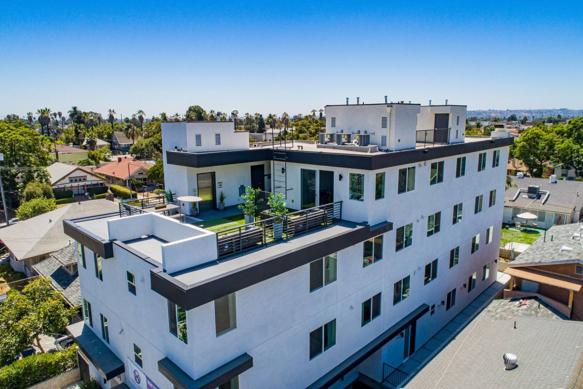 Apartment for rent at 3431 S Catalina St, Los Angeles, CA 90007