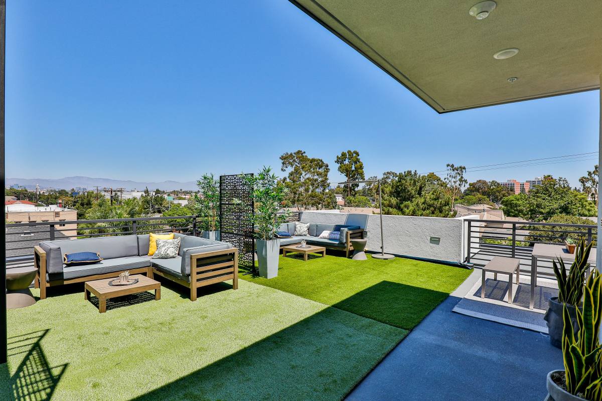 Apartment for rent at 3431 S Catalina St, Los Angeles, CA 90007