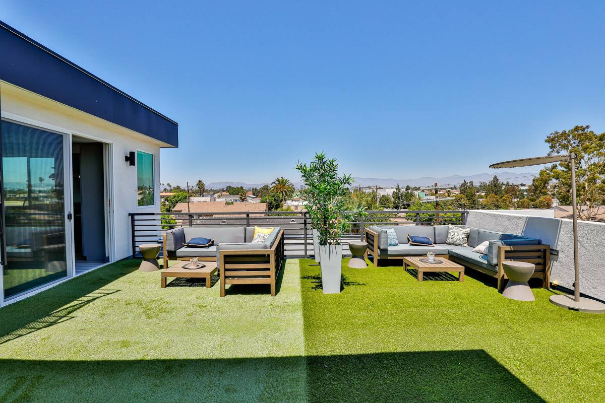 Apartment for rent at 3431 S Catalina St, Los Angeles, CA 90007