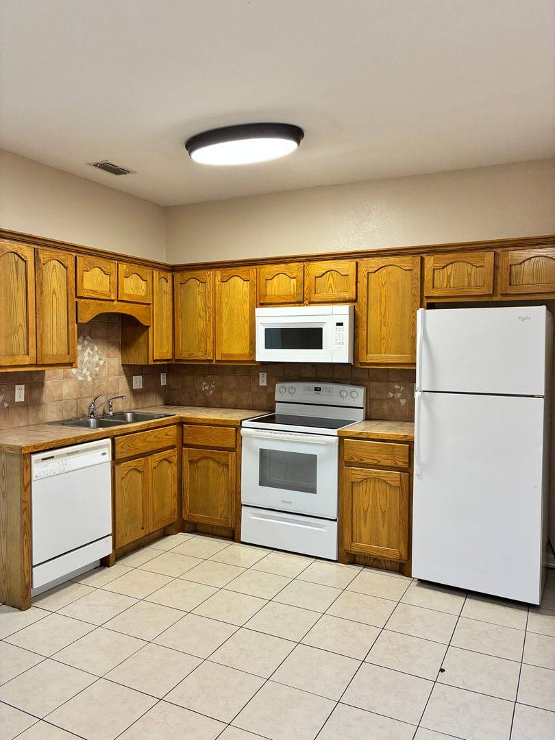 Apartment for rent at 915 & 917 Galveston Ave, McAllen, TX 78501