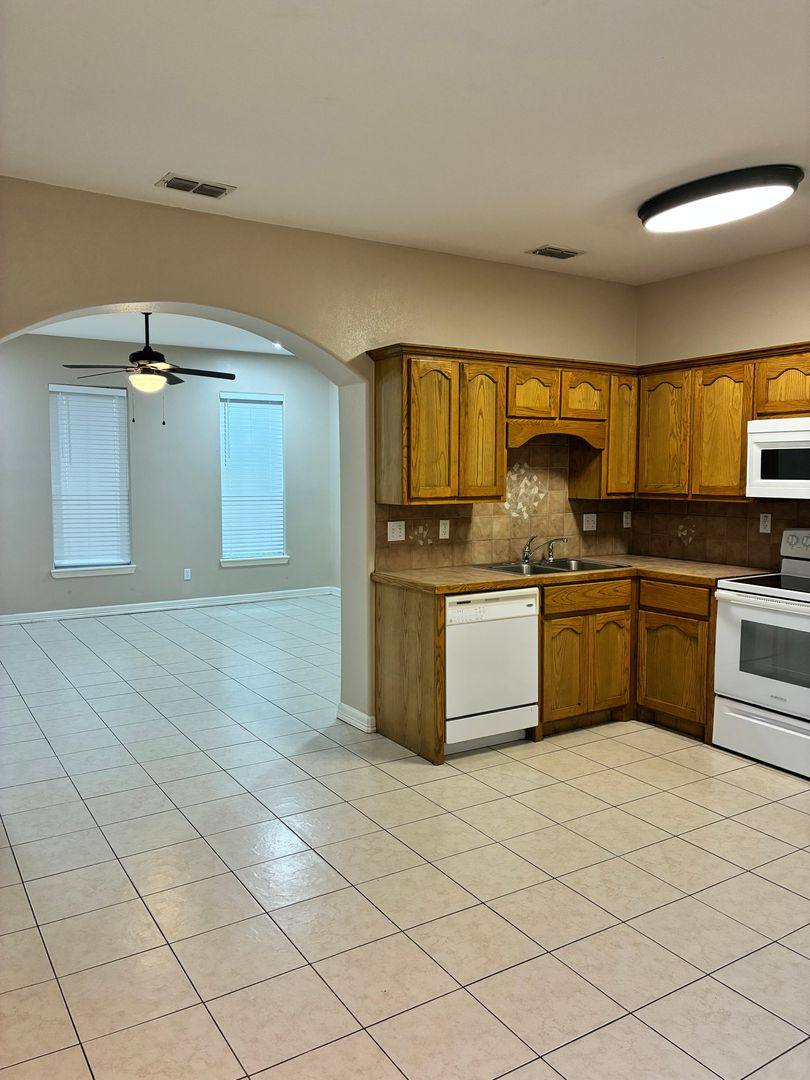 Apartment for rent at 915 & 917 Galveston Ave, McAllen, TX 78501