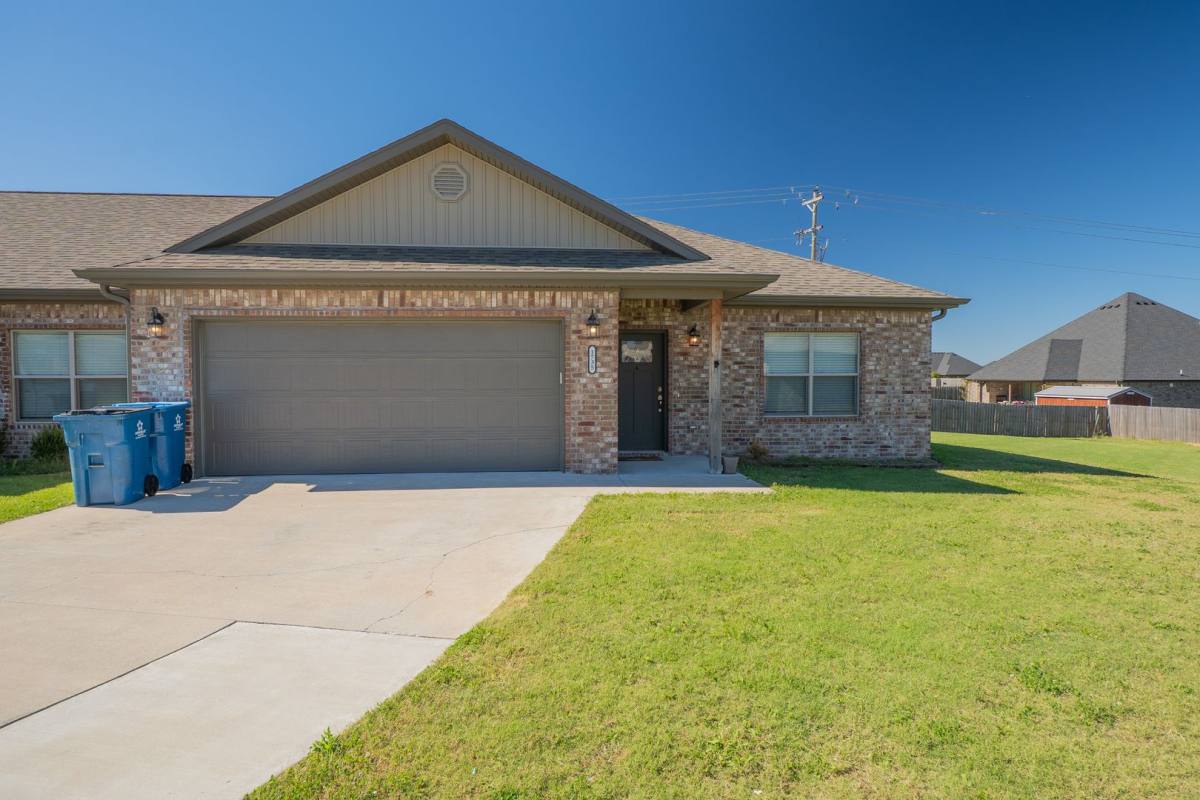 House for rent at 1735 Booker Circle, Pea Ridge, AR 72751