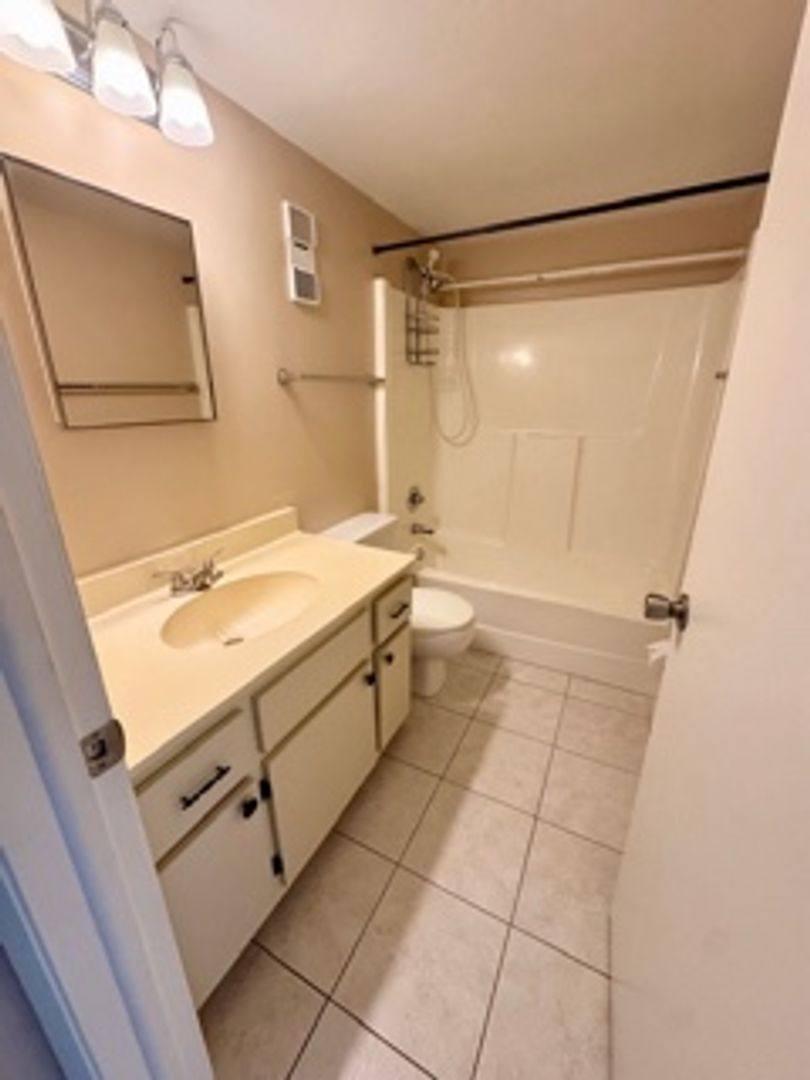 Condo for rent at 16805 Davis Rd, Fort Myers, FL 33908