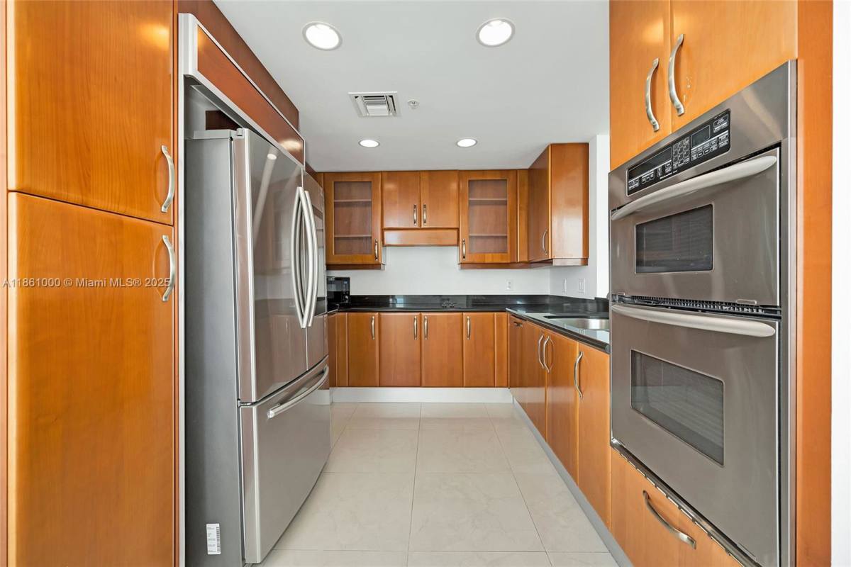 Apartment for rent at 3001 Turnberry Way #1831, Miami, FL 33180