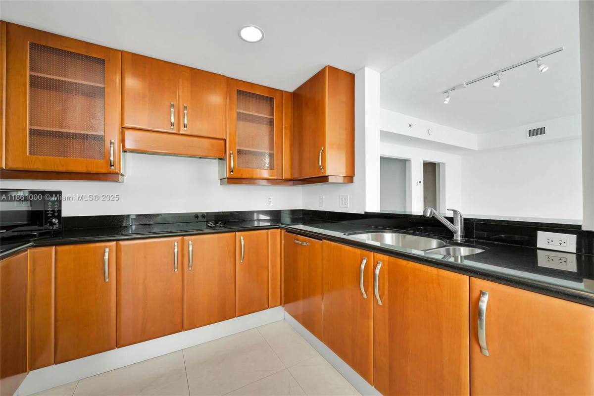 Apartment for rent at 3001 Turnberry Way #1831, Miami, FL 33180
