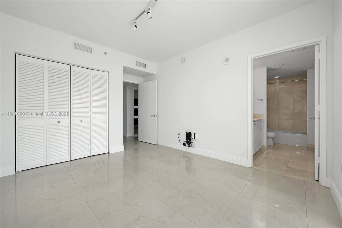 Apartment for rent at 3001 Turnberry Way #1831, Miami, FL 33180