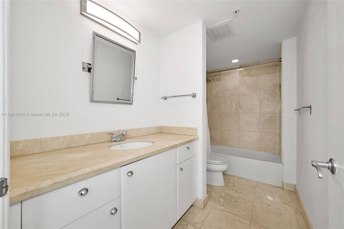 Apartment for rent at 3001 Turnberry Way #1831, Miami, FL 33180