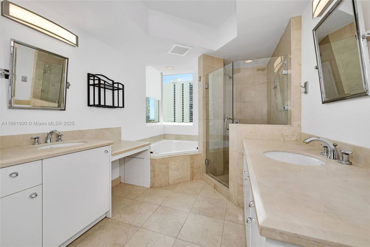 Apartment for rent at 3001 Turnberry Way #1831, Miami, FL 33180