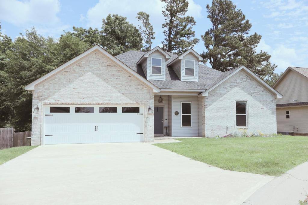 205 Windcrest Circle, Hot Springs National Park, AR 71913 - House For Rent