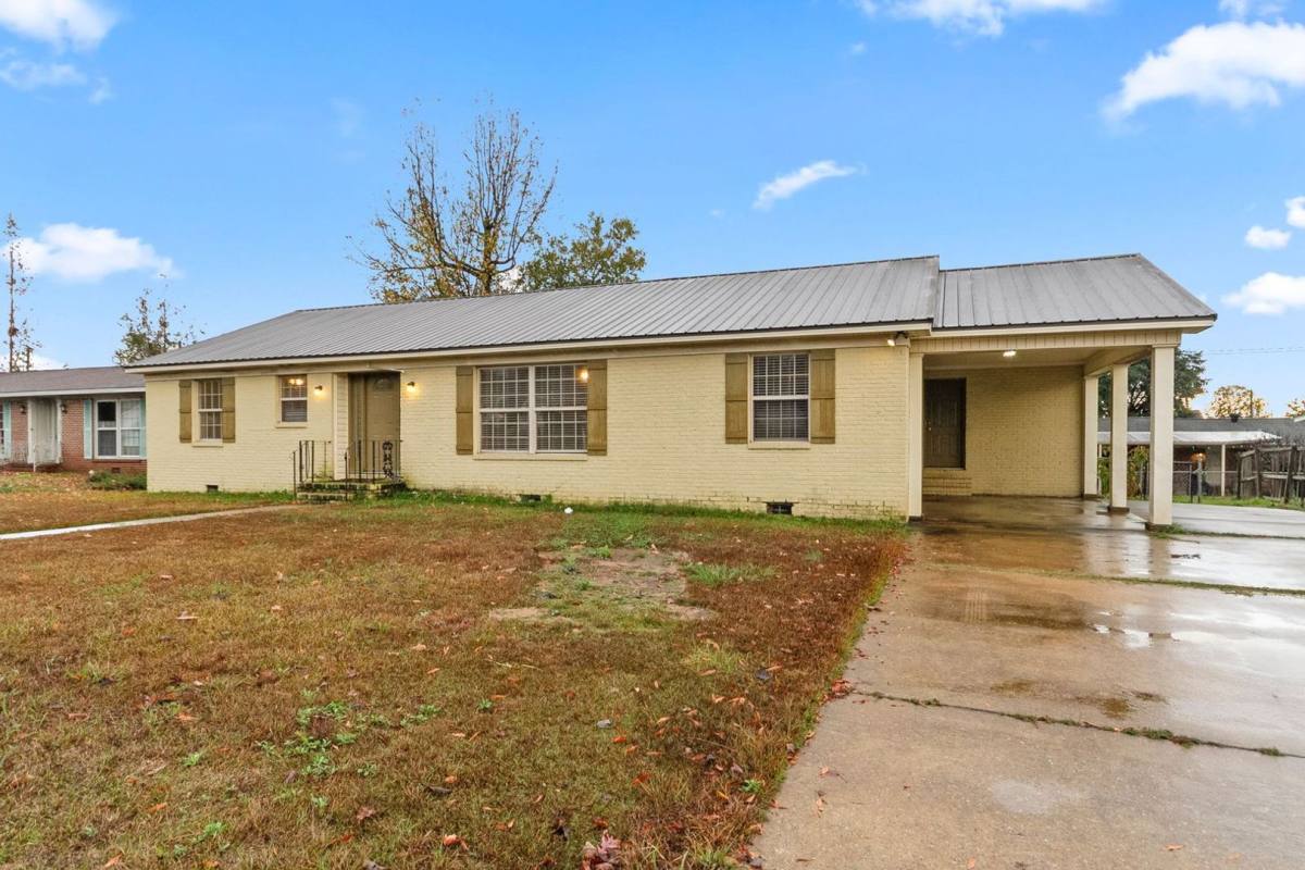 House for rent at 242 Cedar Crest, Tuscaloosa, AL 35401