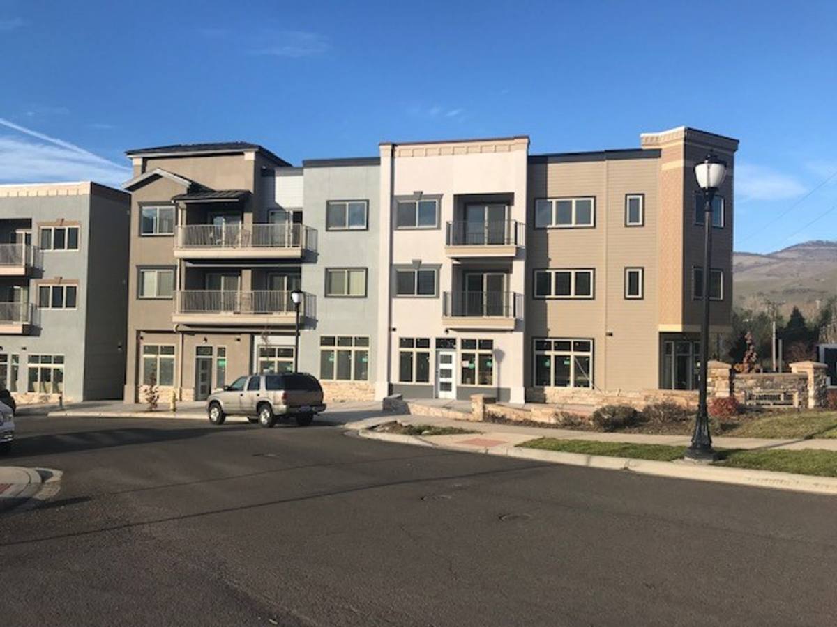 Apartment for rent at 651 Fair Oaks Ave, Ashland, OR 97520