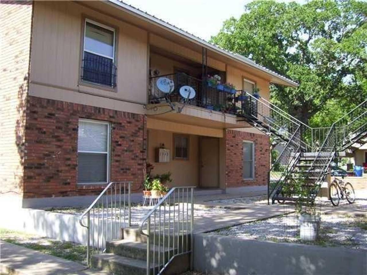 Townhouse for rent at 208 N Vanderveer St #4, Burnet, TX 78611