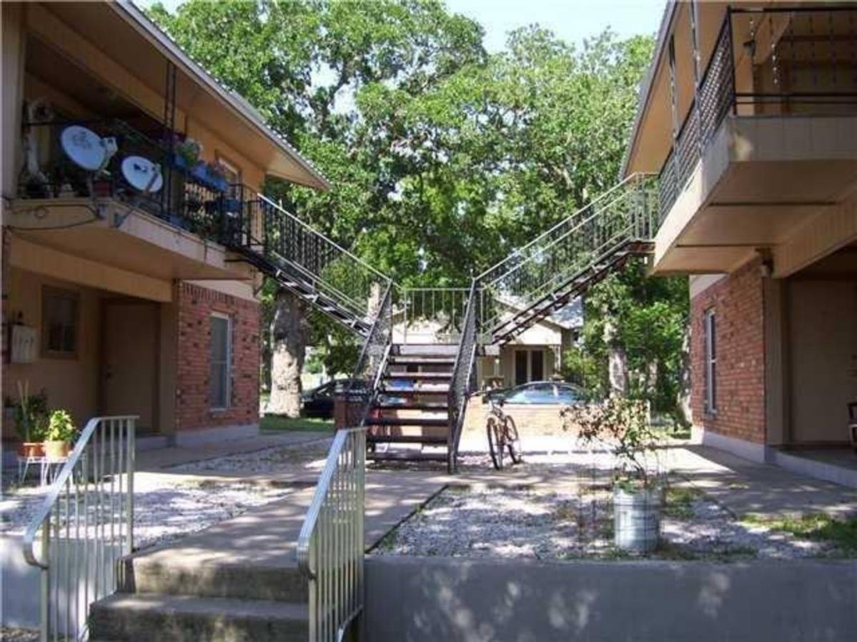 Townhouse for rent at 208 N Vanderveer St #4, Burnet, TX 78611