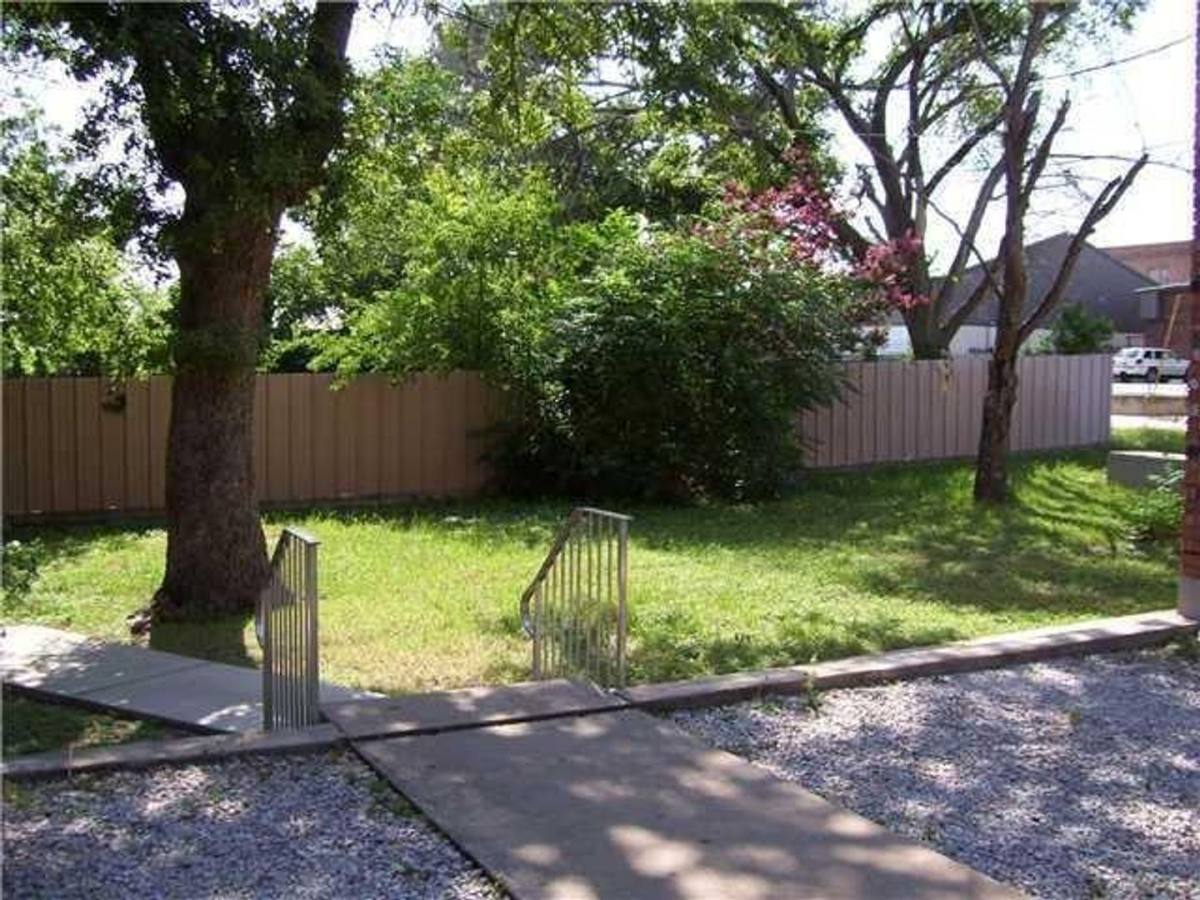 Townhouse for rent at 208 N Vanderveer St #4, Burnet, TX 78611