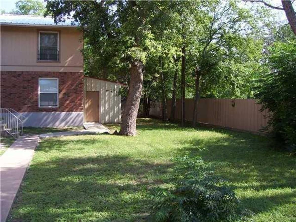 Townhouse for rent at 208 N Vanderveer St #4, Burnet, TX 78611