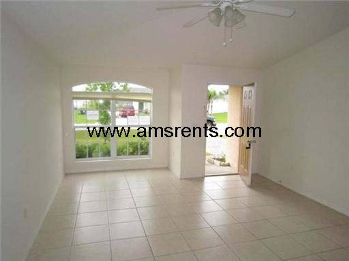 Apartment for rent at 539 Albatross Dr, Kissimmee, FL 34759
