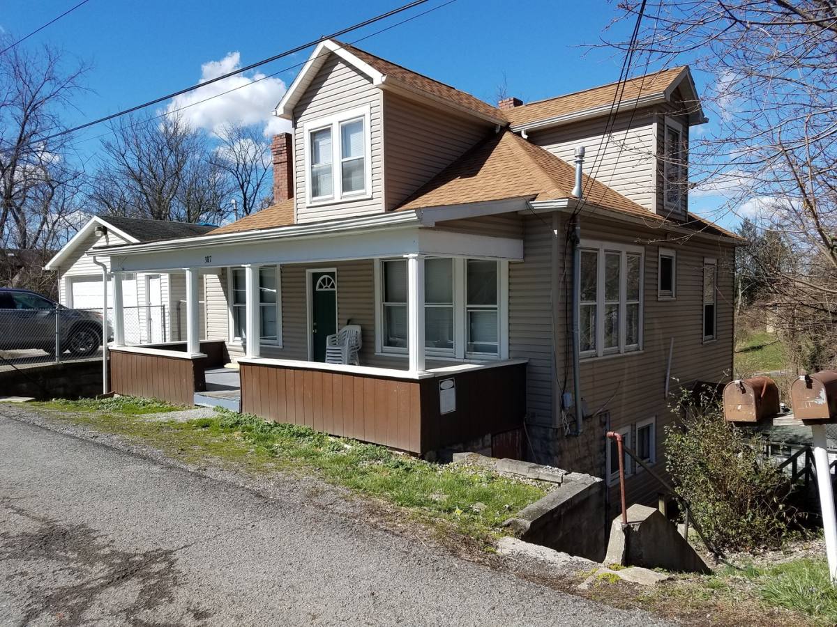 Apartment for rent at 389 Gilmore St, Morgantown, WV 26505