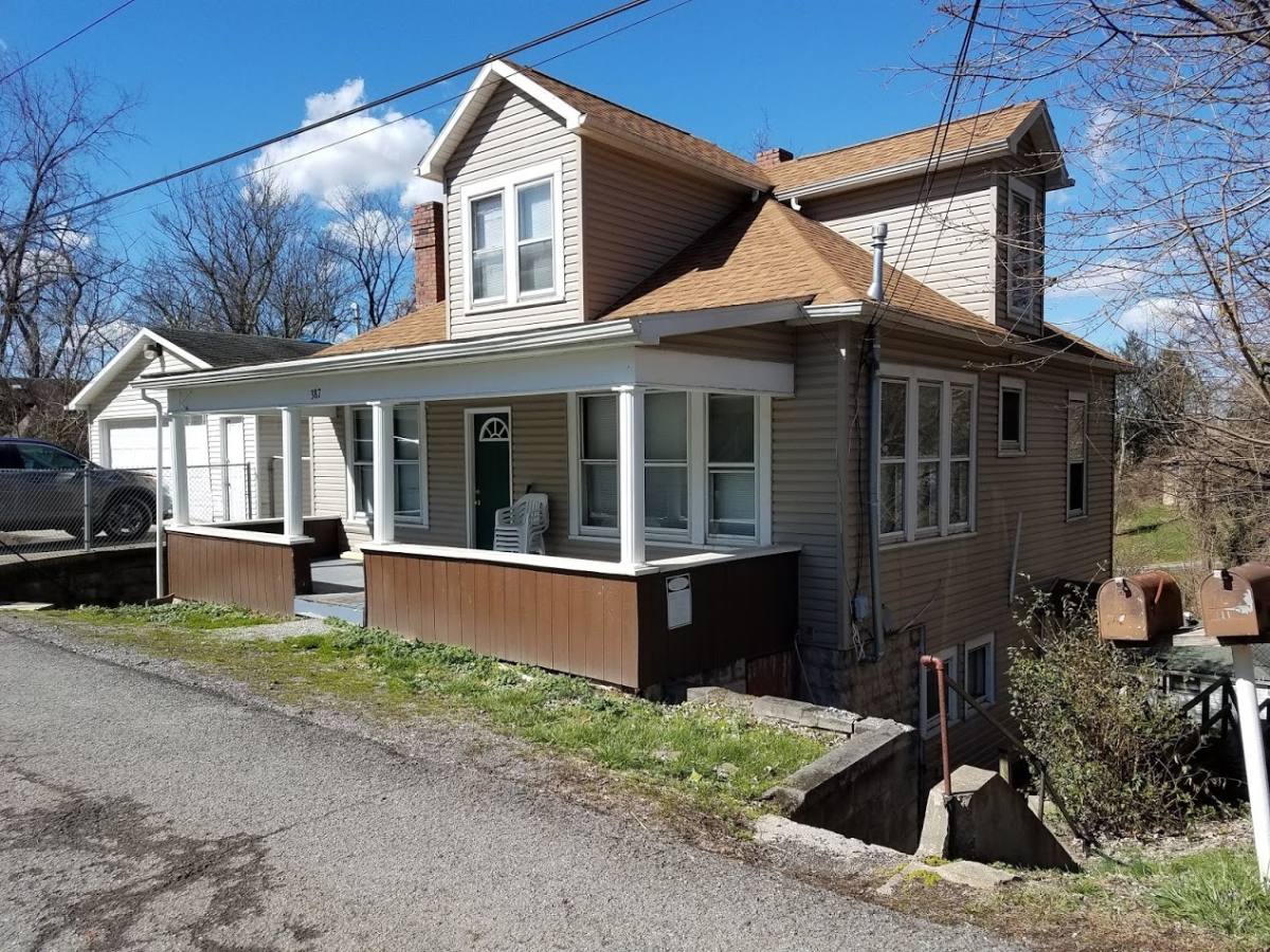 Apartment for rent at 389 Gilmore St, Morgantown, WV 26505