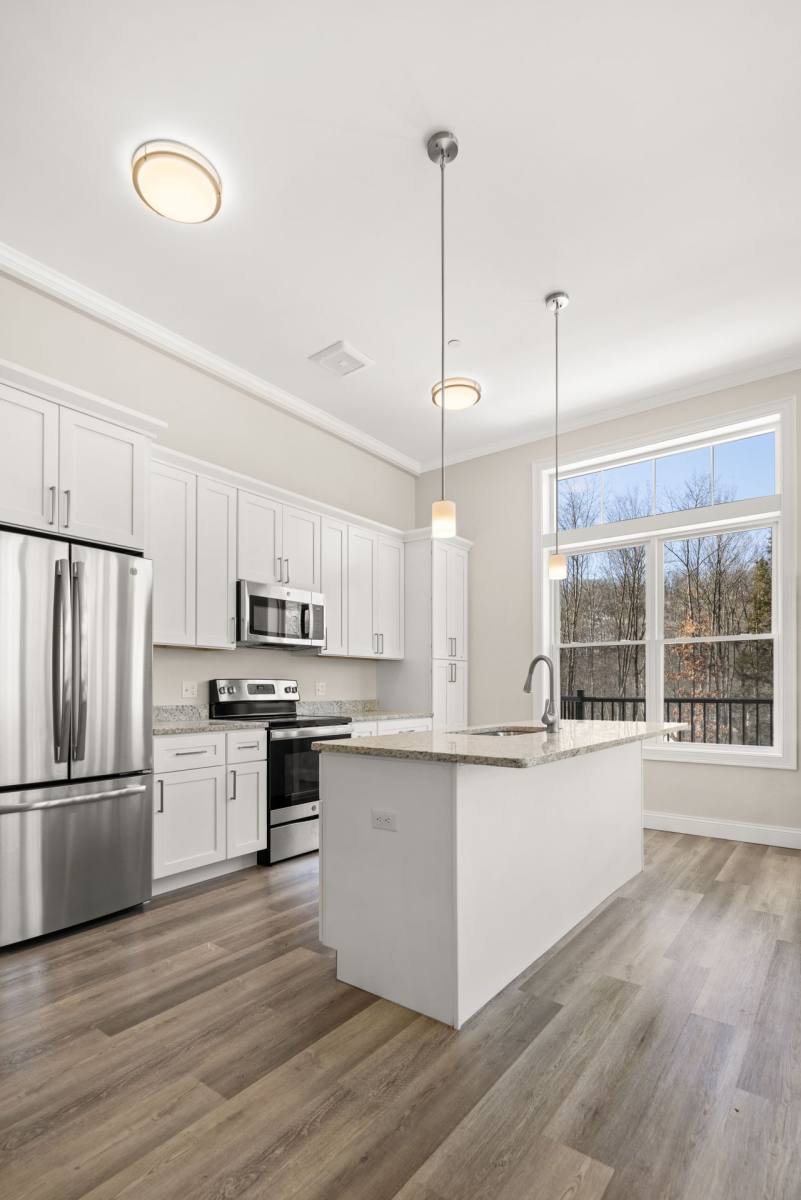 Apartment for rent at 400 Boulder Pass, Oxford, CT 06478