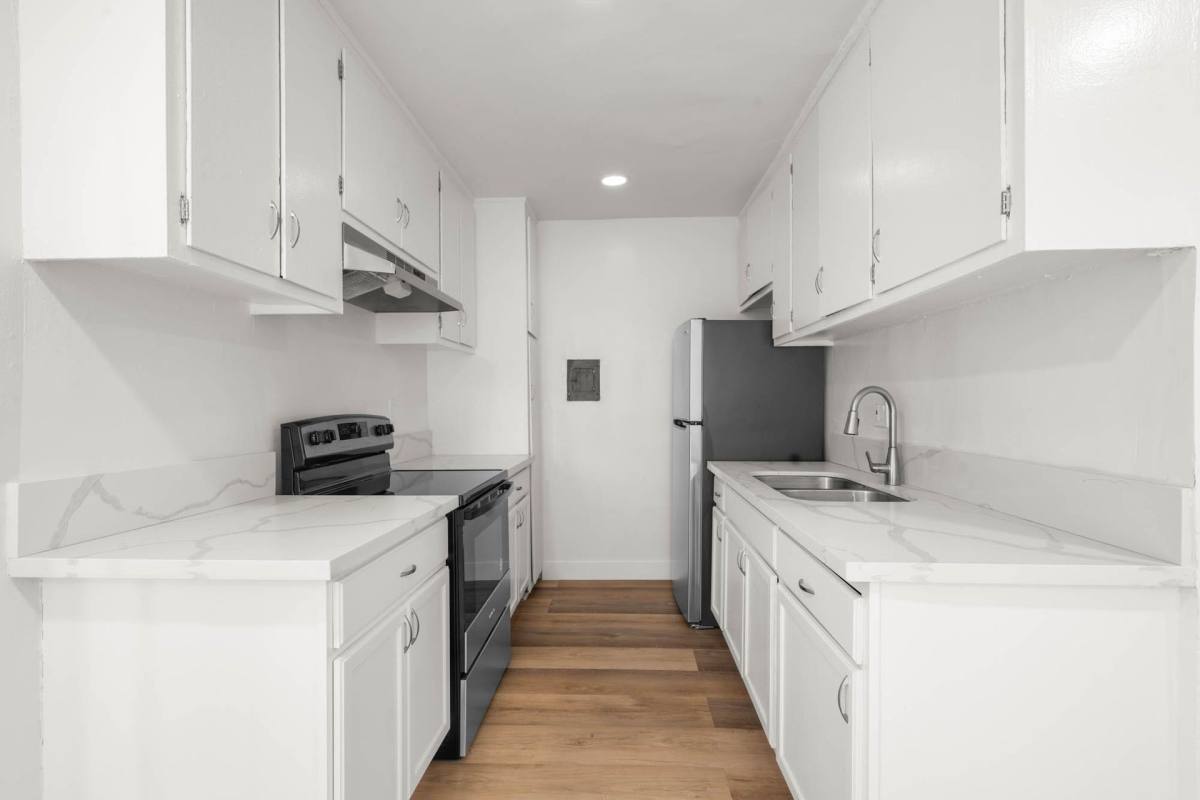 Apartment for rent at 935 S Mariposa Ave, Los Angeles, CA 90006