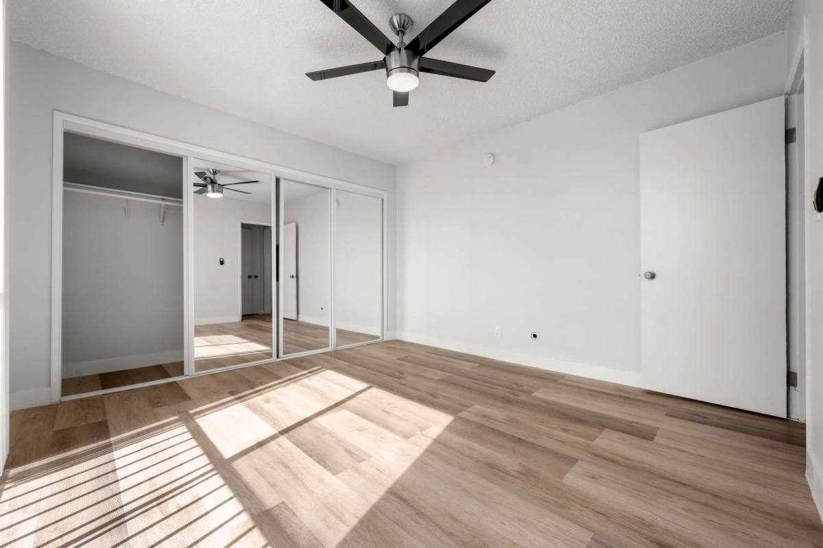 Apartment for rent at 935 S Mariposa Ave, Los Angeles, CA 90006