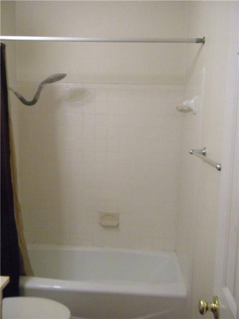 Apartment for rent at 2414 Longview St #305, Austin, TX 78705