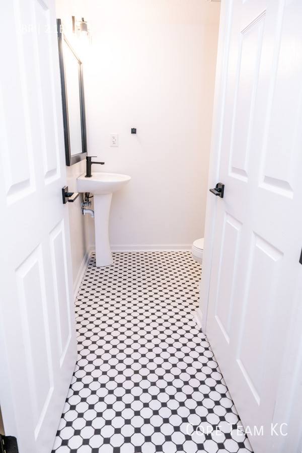 Townhouse for rent at 128 E 29th St, Kansas City, MO 64108