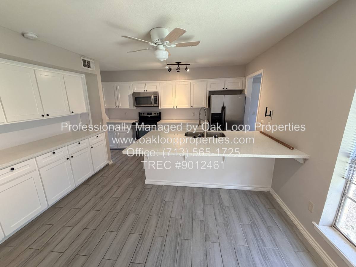House for rent at 1607 Chestnut Ridge Rd, Kingwood, TX 77339