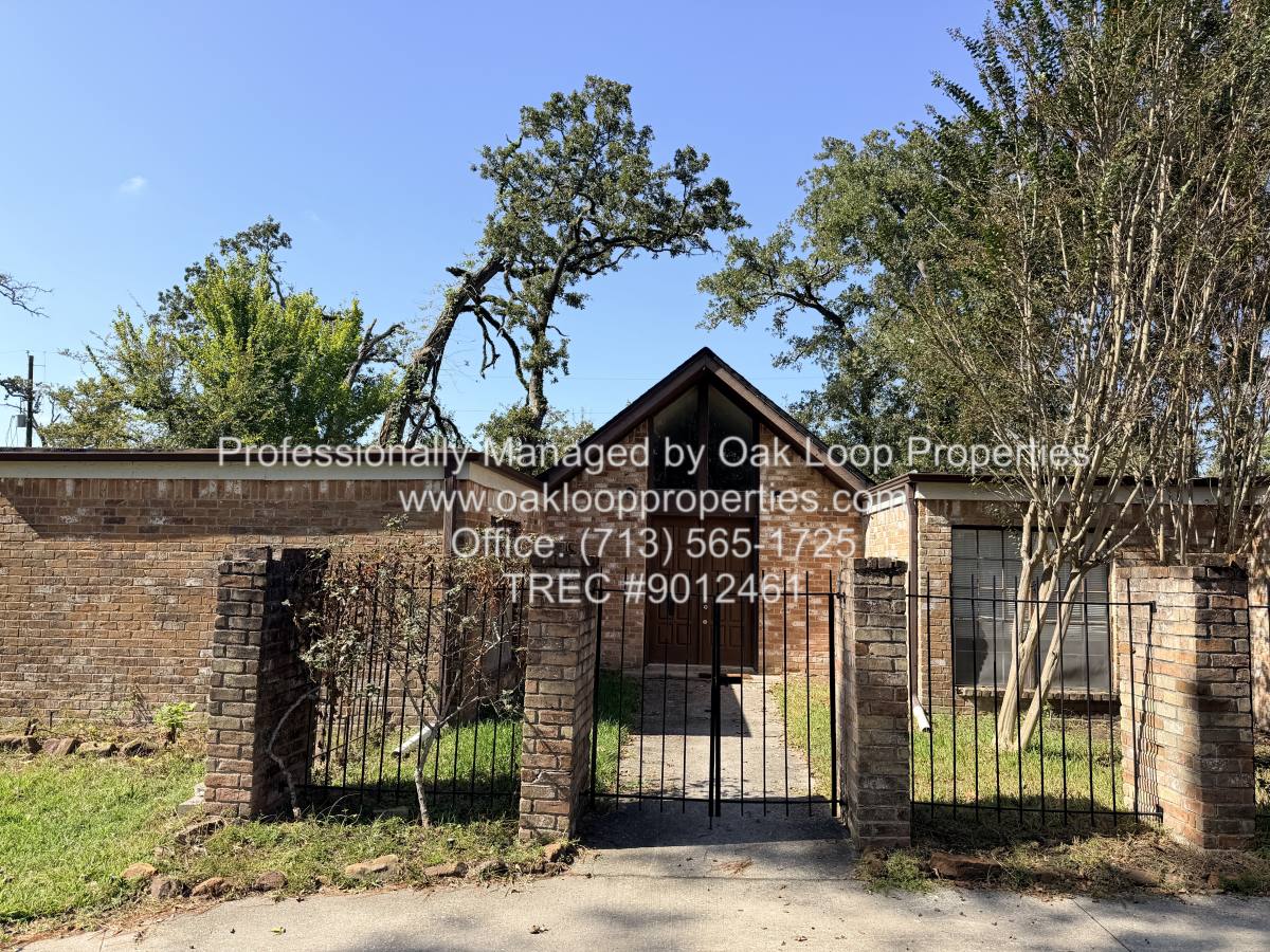 House for rent at 1607 Chestnut Ridge Rd, Kingwood, TX 77339
