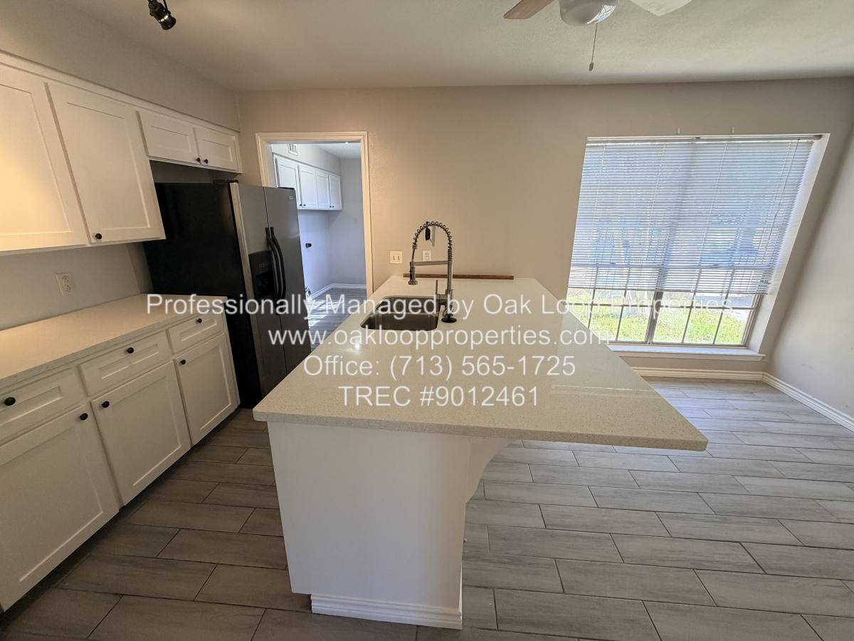 House for rent at 1607 Chestnut Ridge Rd, Kingwood, TX 77339