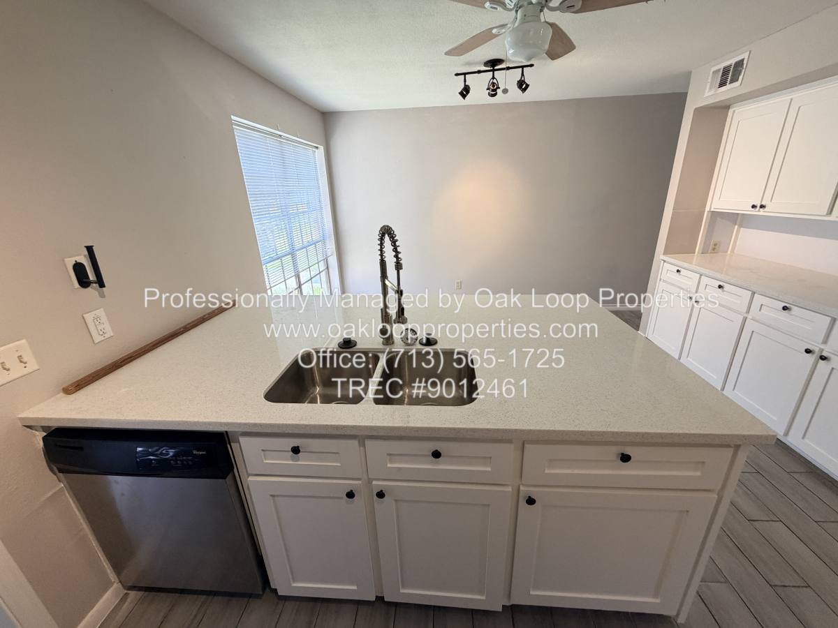 House for rent at 1607 Chestnut Ridge Rd, Kingwood, TX 77339
