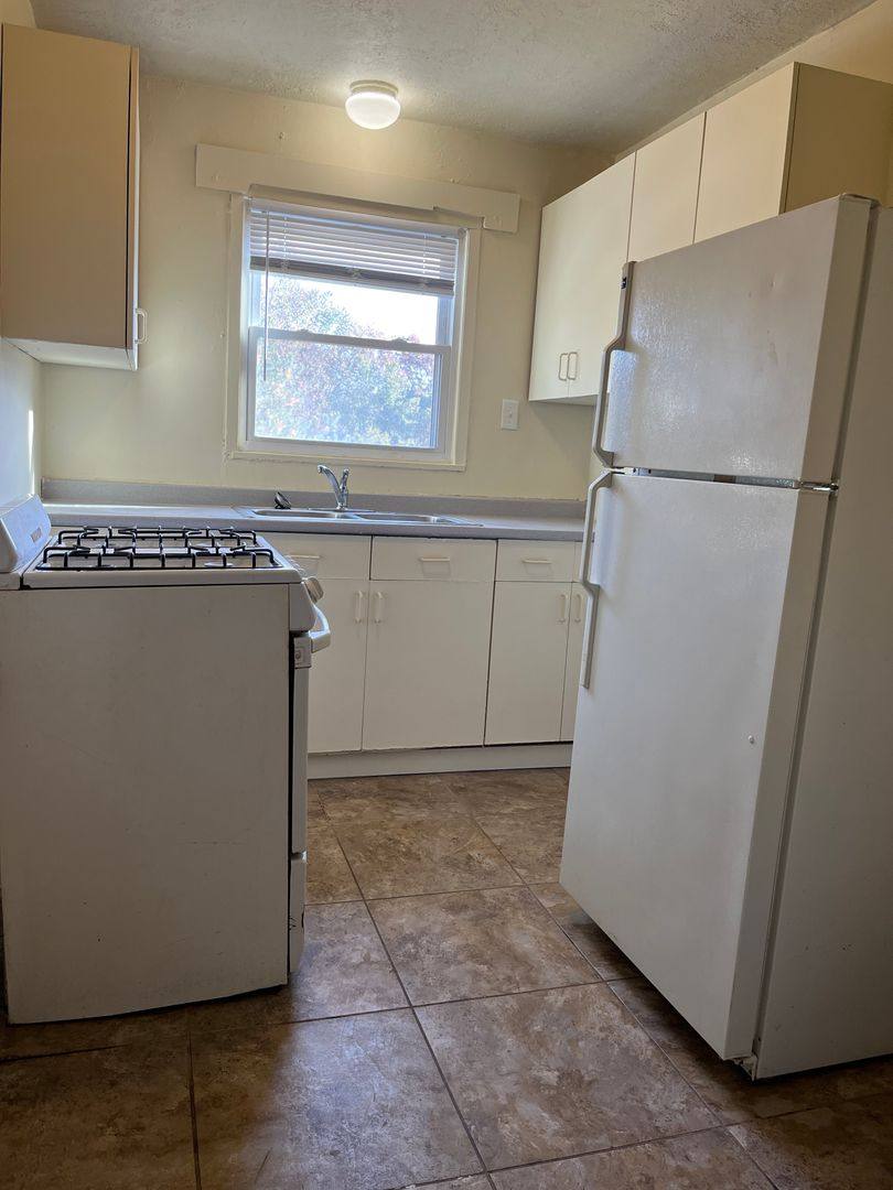 Apartment for rent at 414 E Lincoln Ave, McDonald, PA 15057