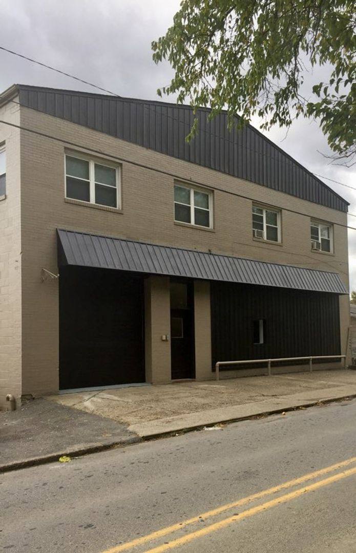 Apartment for rent at 414 E Lincoln Ave, McDonald, PA 15057