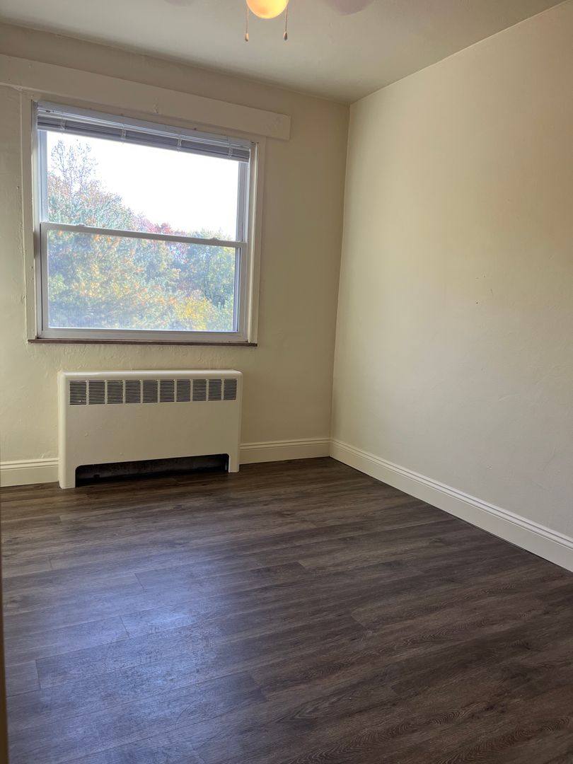 Apartment for rent at 414 E Lincoln Ave, McDonald, PA 15057