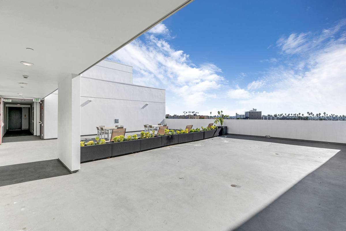 Apartment for rent at 825 S Coronado St, Los Angeles, CA 90057